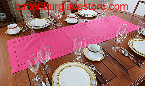 Table runner. Solid color. Raspberry Sorbet. 16x54